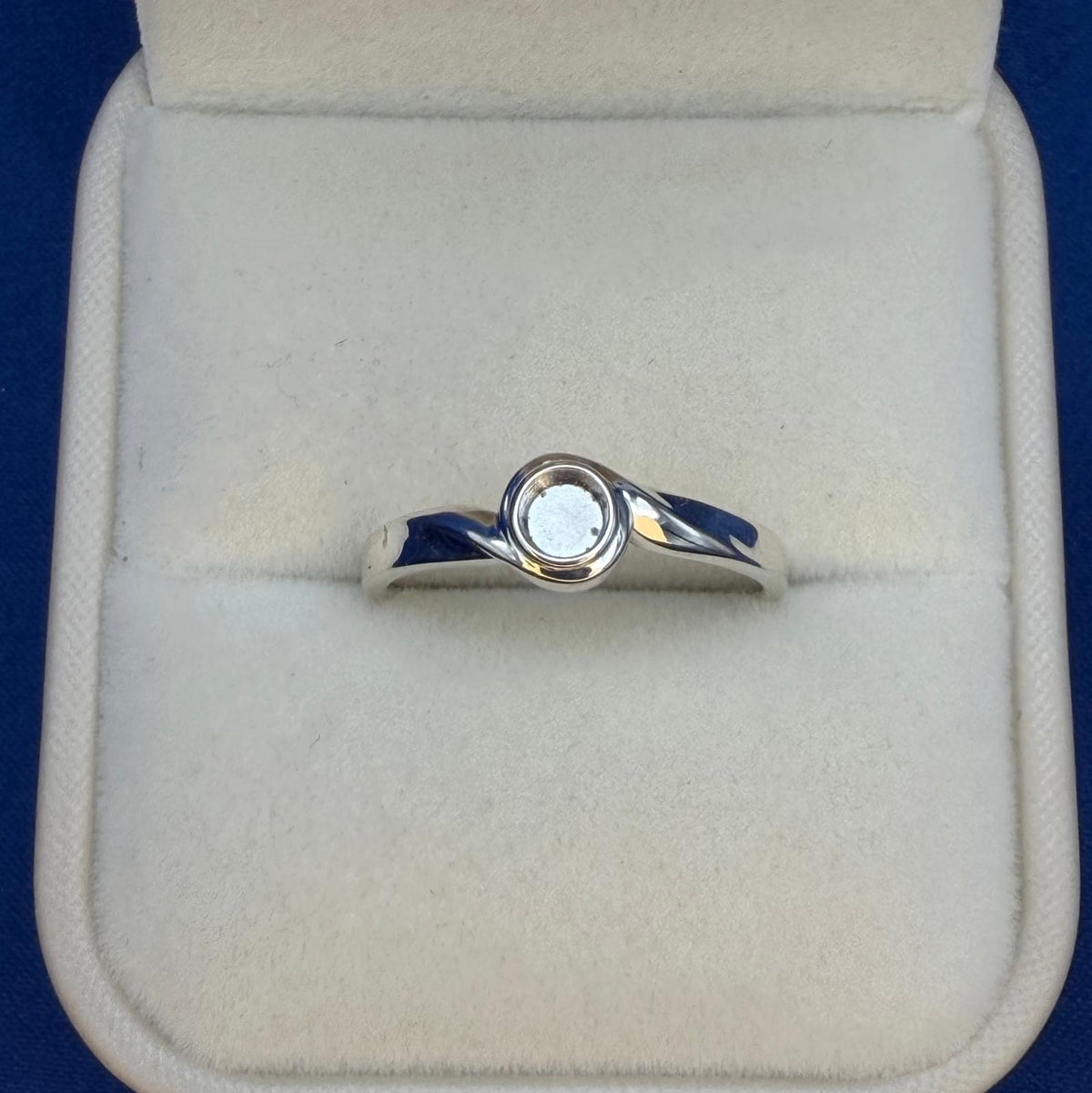 Sculpted Shoulder Ring
