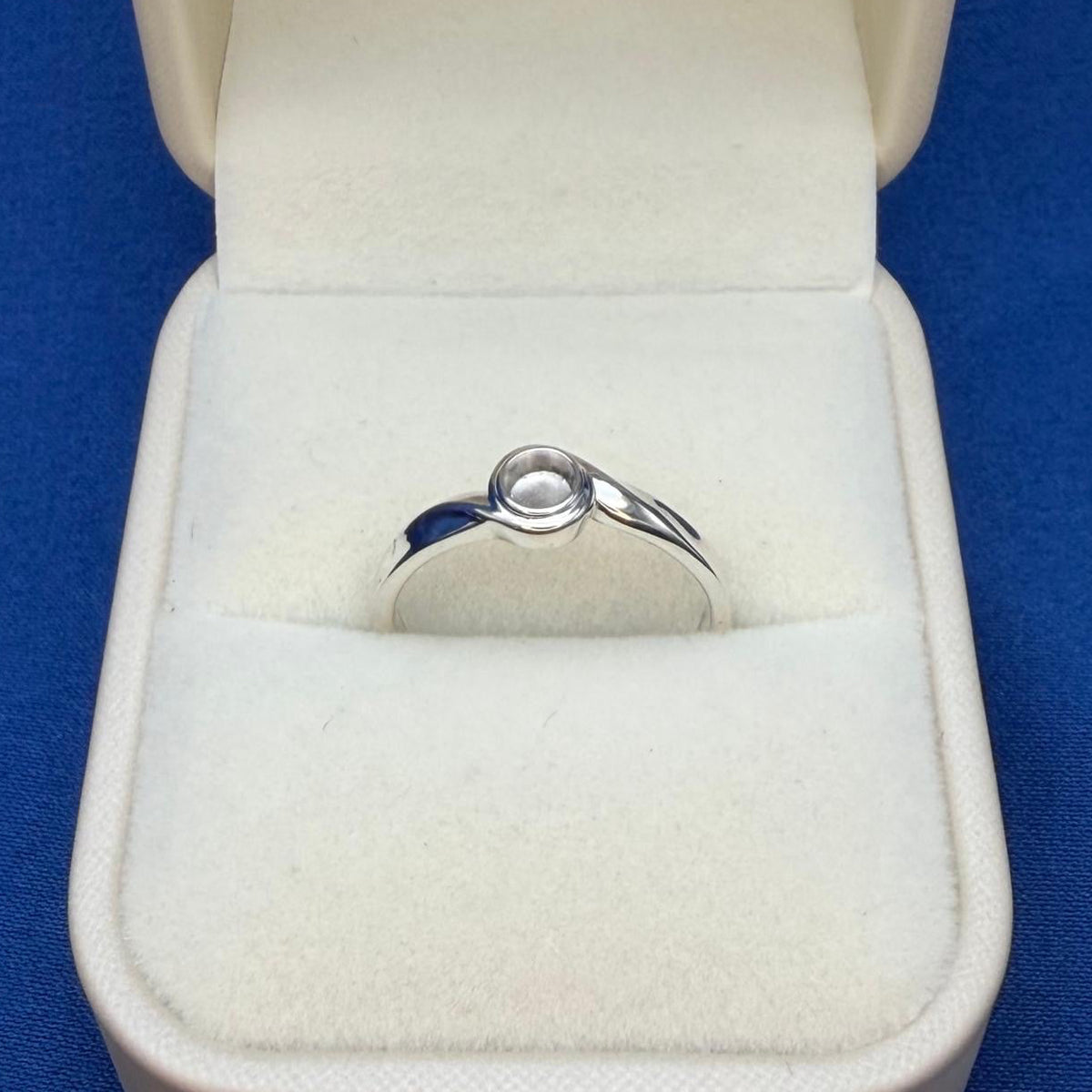 Sculpted Shoulder Ring
