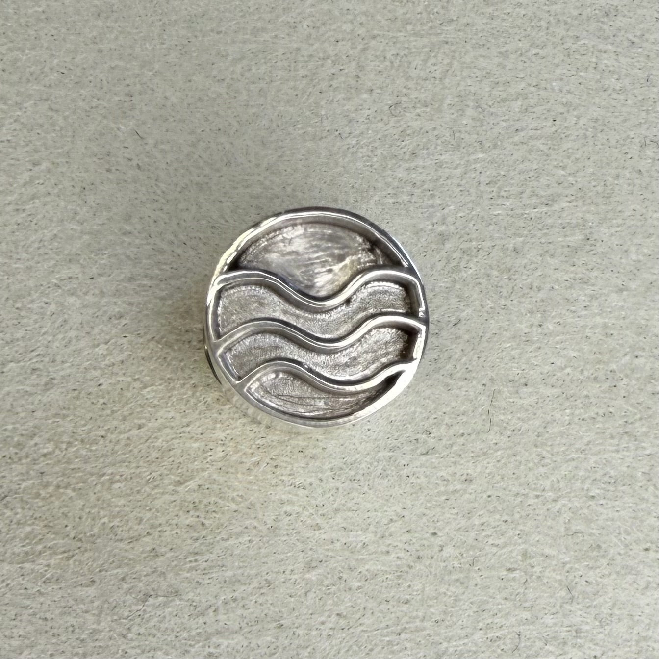 Wave charm bead